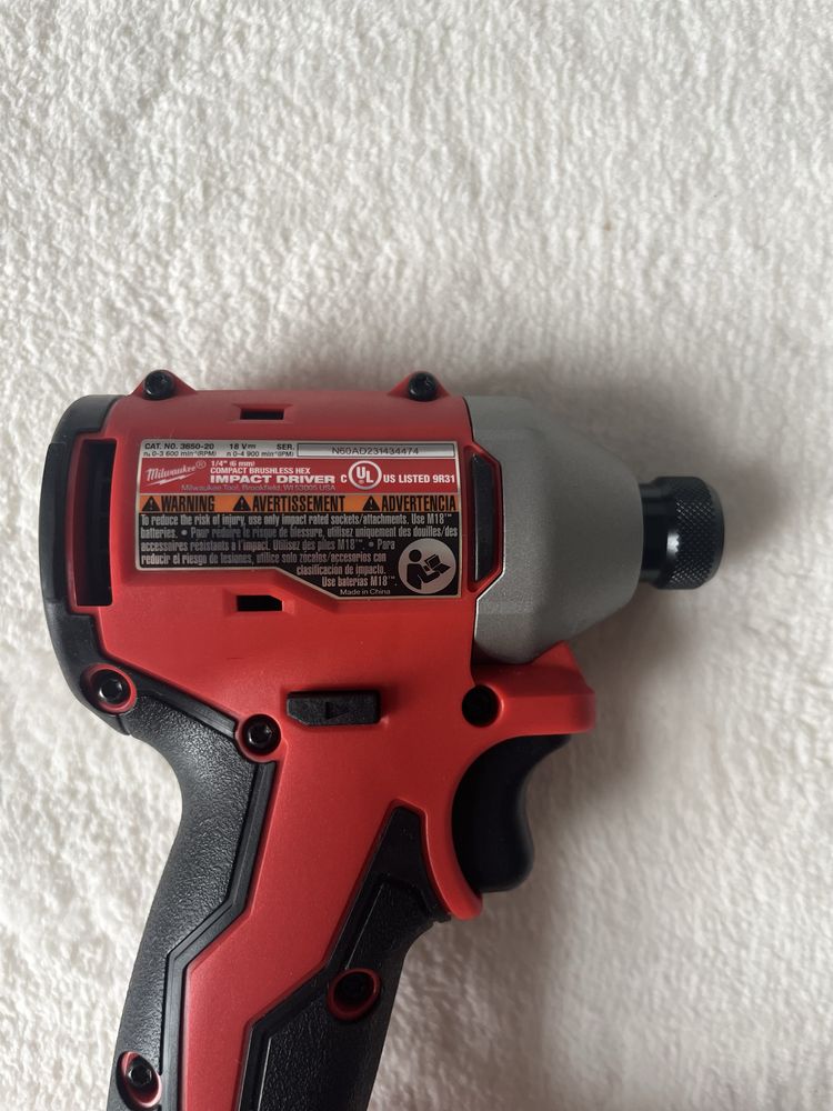 Milwaukee M18 wiertarko-wkrętarka i zakrętarka udarowa Nowe z USA
