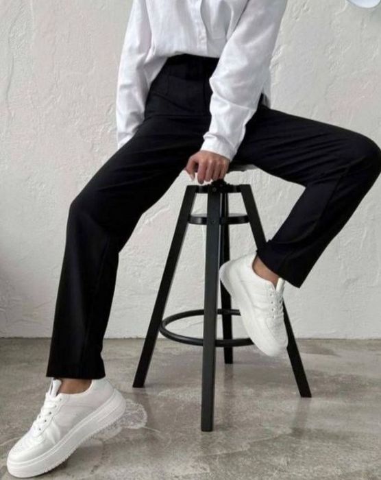 Жіночі чорні класичні штани