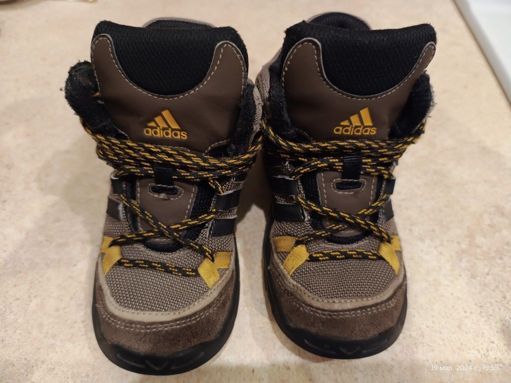 Ботінки, кросівки, хайтопи Adidas