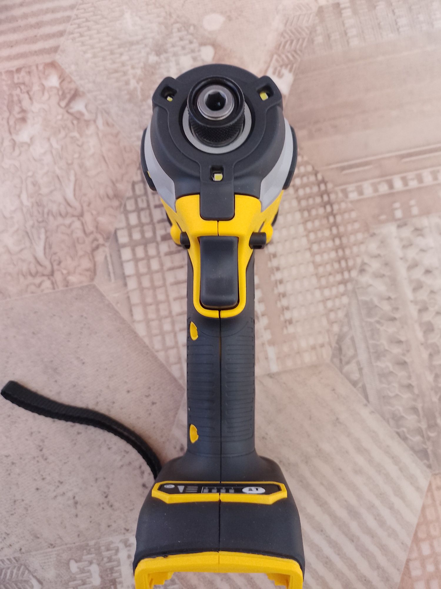 DEWALT DCF850 20V. Імпакт. Ударний шуруповерт.