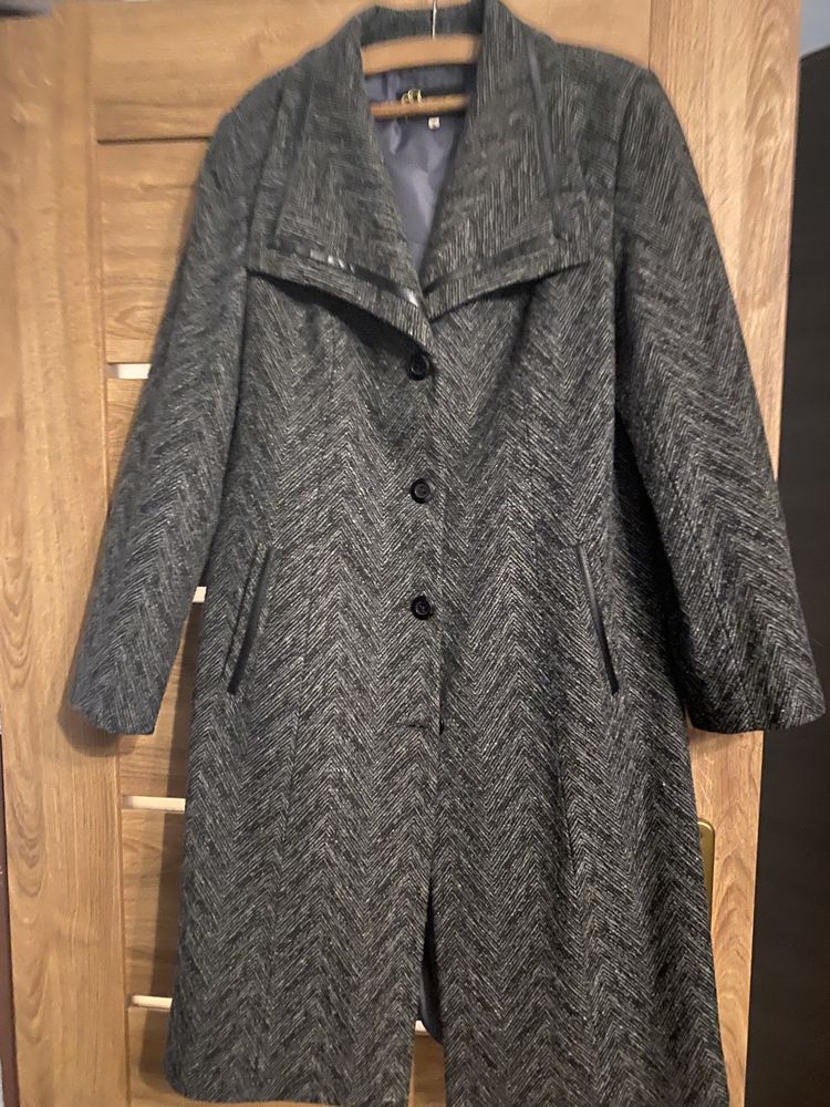 Klasyczny zimowy płaszcz