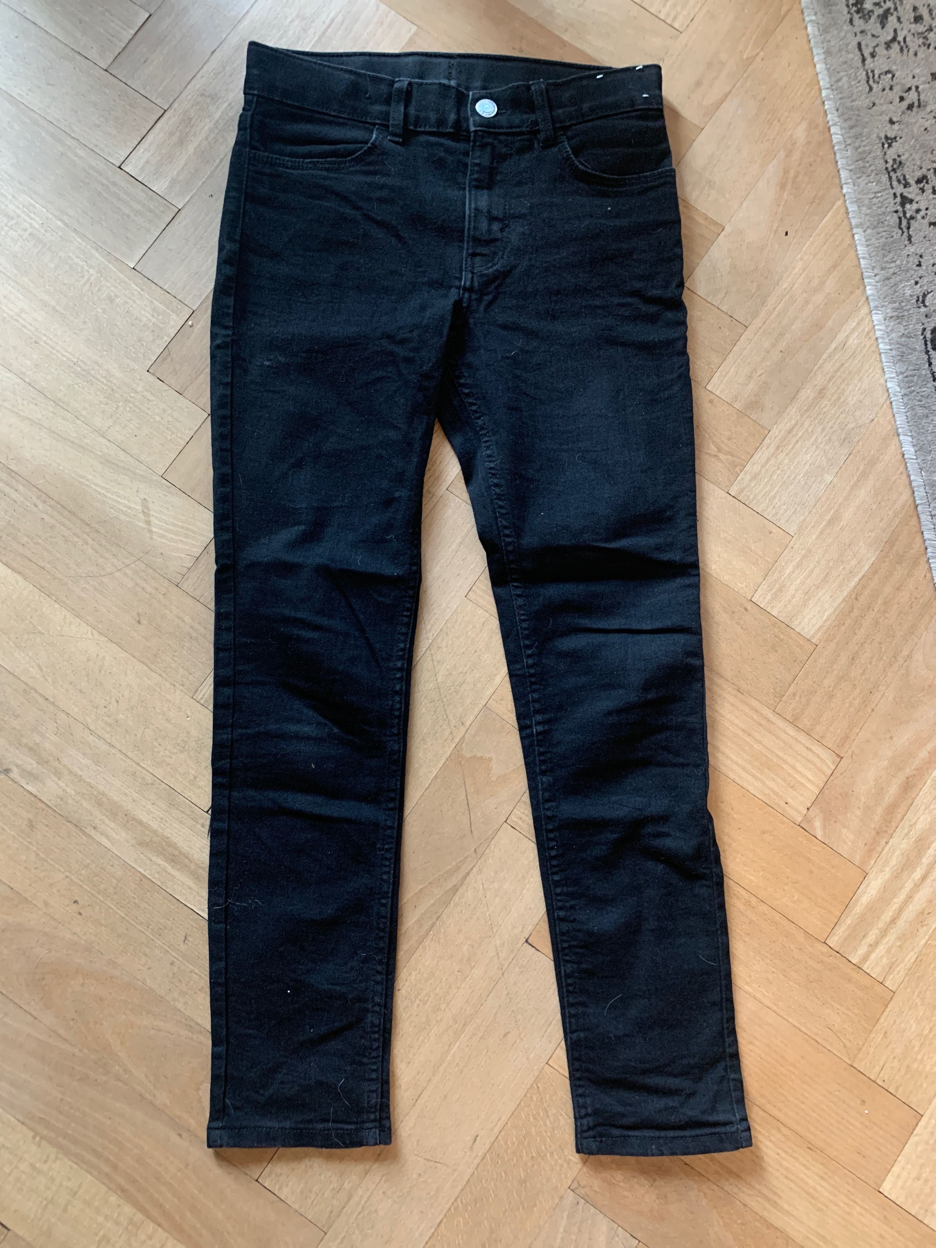 H&M, Czarne spodnie jeansowe roz. 140