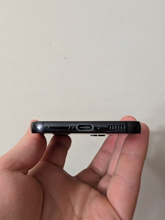 Продам Samsung s23 256 в гарному стані. Неверлок. В подарунок чохли