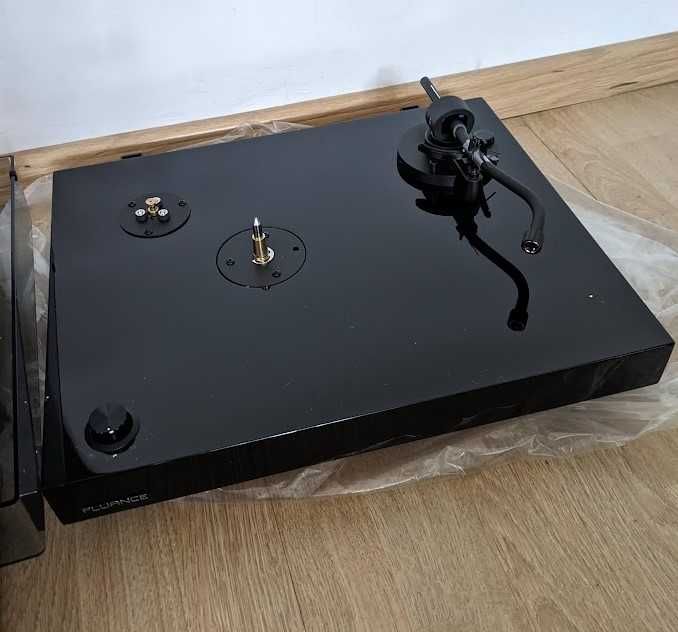 Nowy gramofon z wkładką Technica VM95E, przedwzmacniacz, czarny