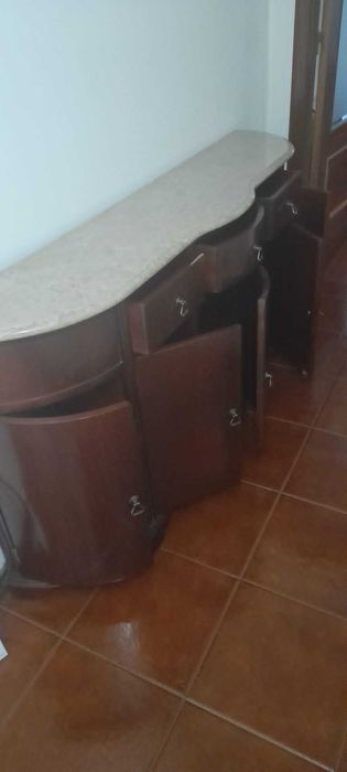 Sapateira com pedra de mármore