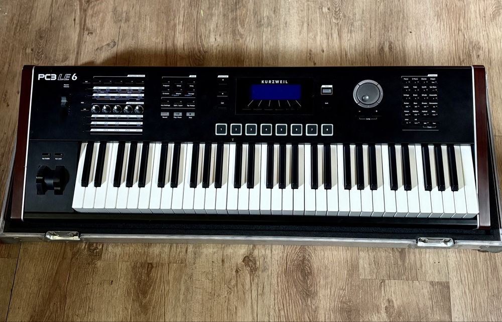 Syntezator Kurzweil PC3 LE6 + hard case barczak