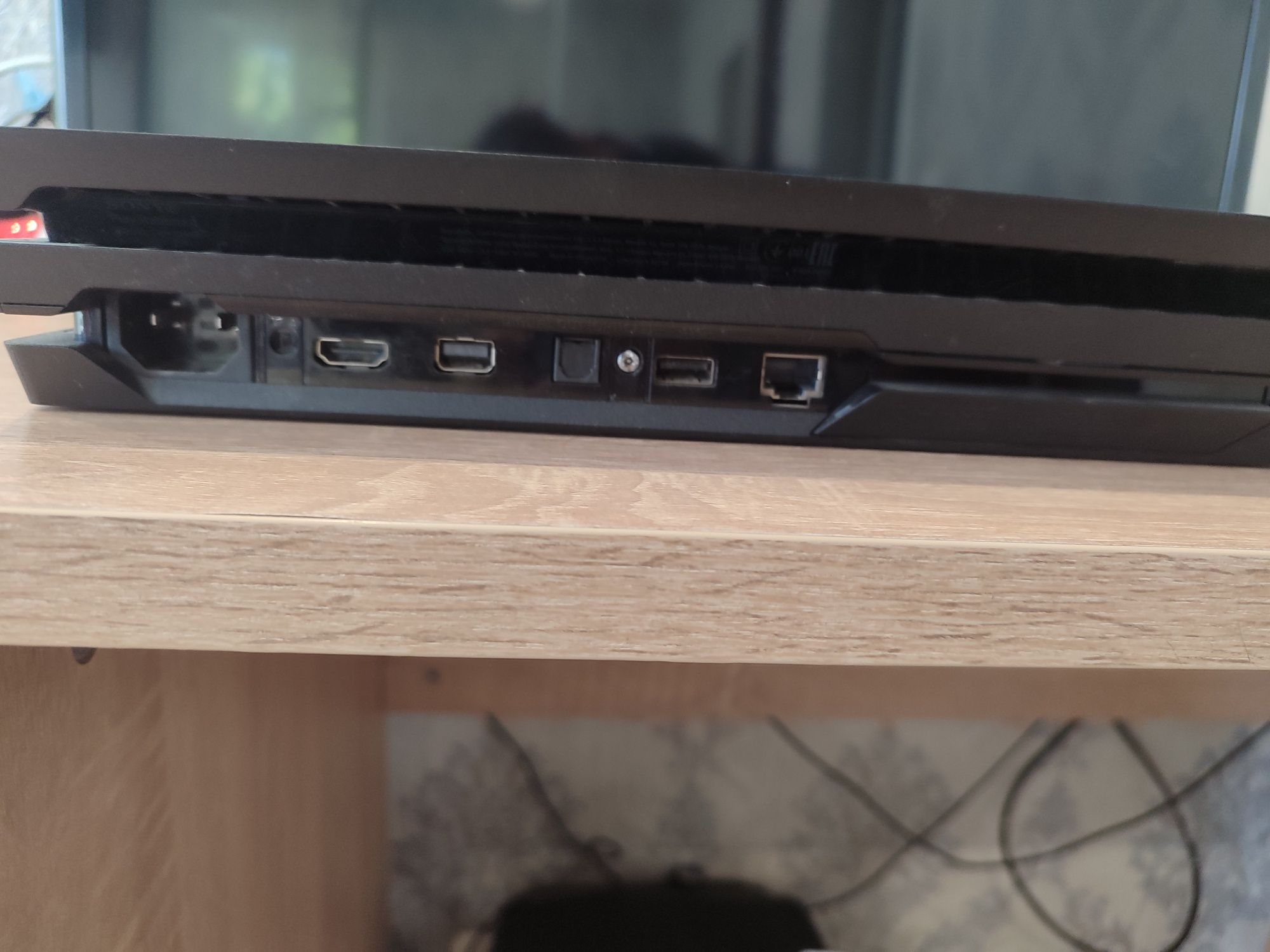 Продам playstation 4 pro на 1 терабайт