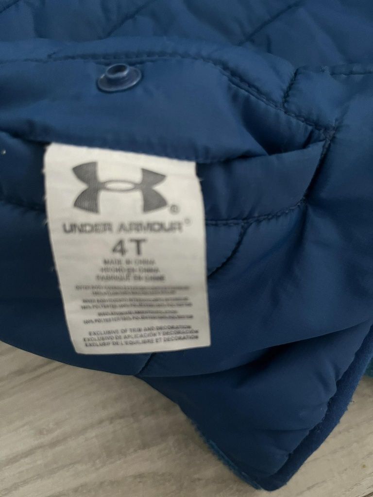 Śliczna niebieska kurtka zimowa chłopiec  Under Armour rozm 4 / 104