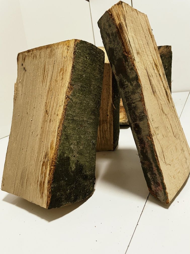 "Buk Kominkowy 33 cm / 50 cm – Wysokiej Jakości Drewno Opałowe