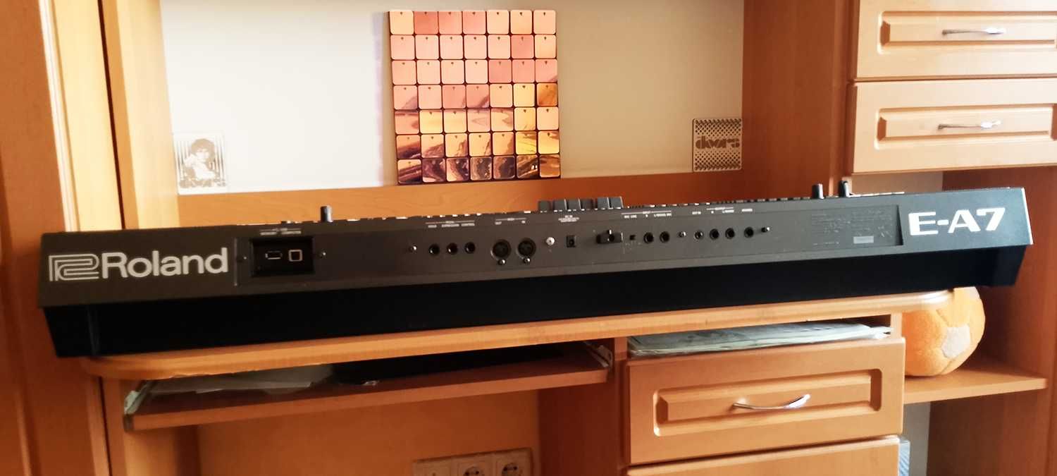 Синтезатор Roland E A-7