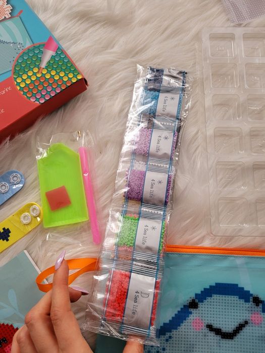 Zestaw kreatywny diamenciki piórnik zeszyt opaski  naklejki