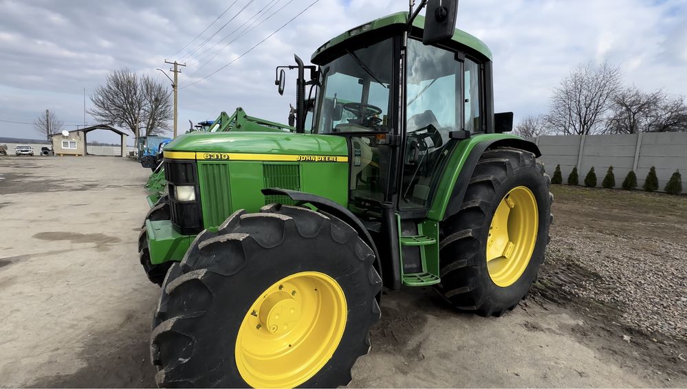 Трактор John Deere 6310