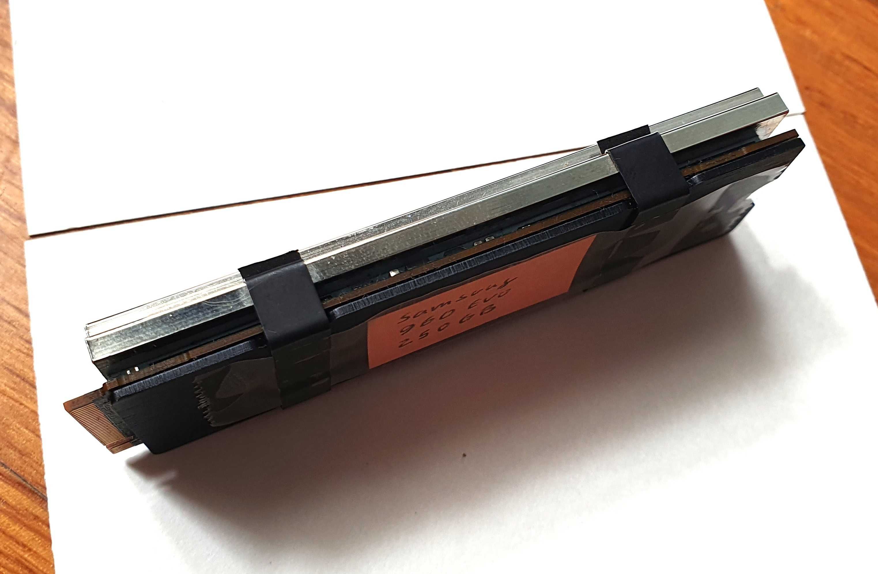 Samsung SSD 960 EVO NVMe M.2 (250GB) + Cooler EKWB Níquel
