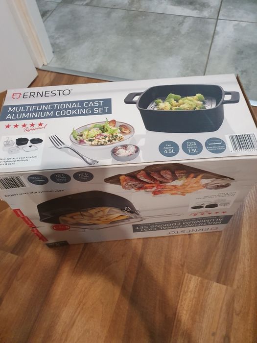 Wielofunkcyjny  garnek z akcesoriami