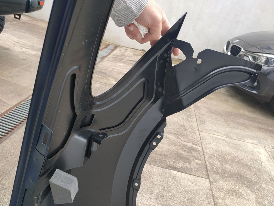 Guarda Lamas Frente ESQ TESLA MODEL Y