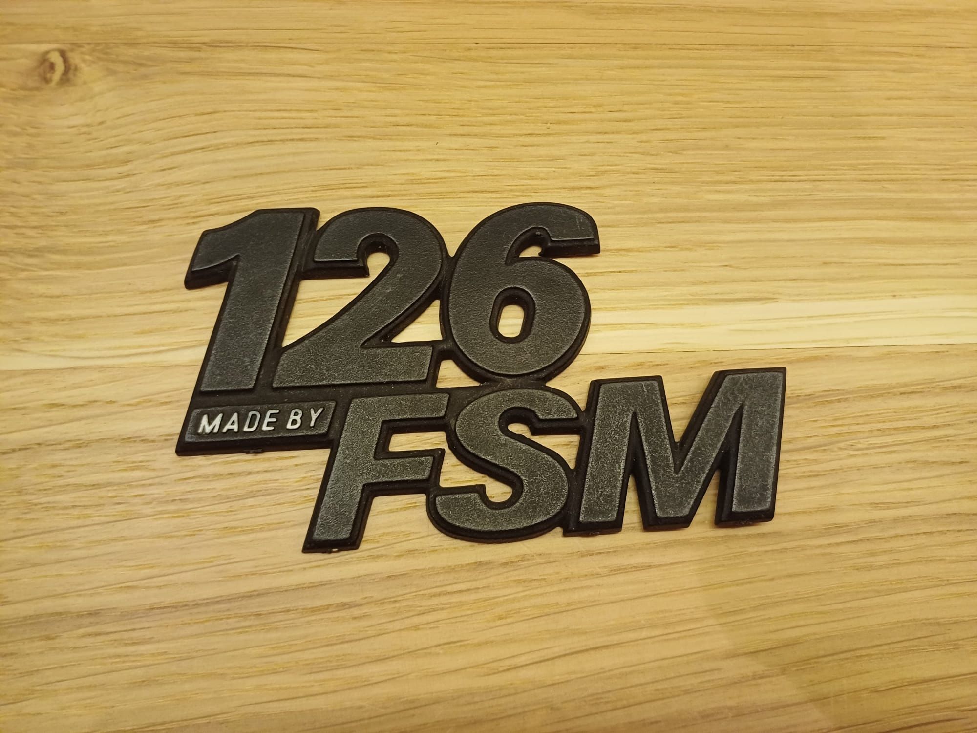Emblemat 126 made by FSM do Fiat 126p Maluch na tylna klapę silnika
