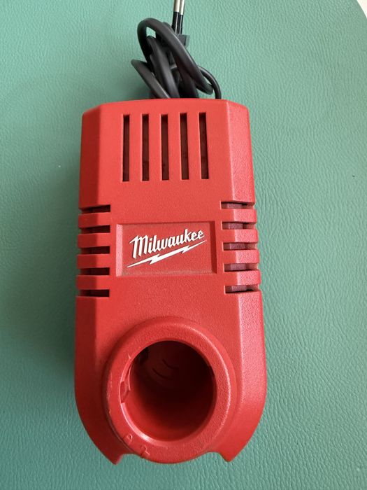 Ładowarka Milwaukee M4