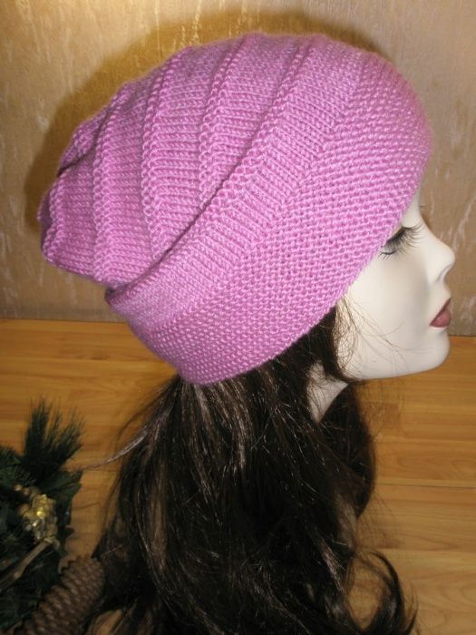 Вязаная женская шапка ручной работы из шерсти. цвет розовый