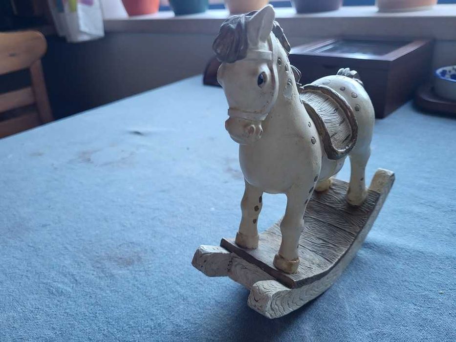 Cavalo de Baloiço em Cerâmica