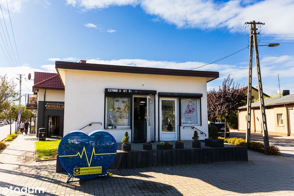 Budynek handlowo-usługowy w centrum Strykowa