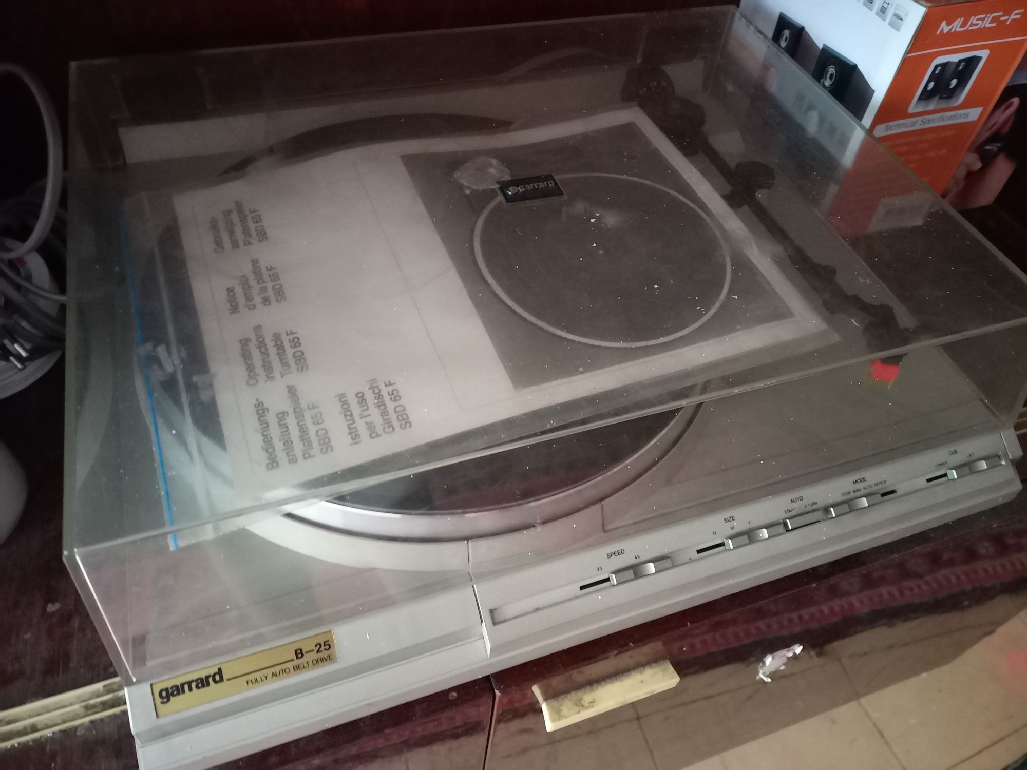 Виниловый проигрыватель Garrard b25.