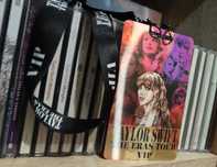 Plakietka na smyczce smyczy Taylor Swift The Eras Tour VIP ticket box