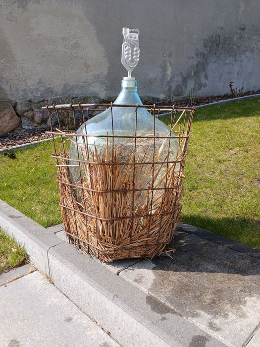 Gąsior na wino 30 litrów w koszu