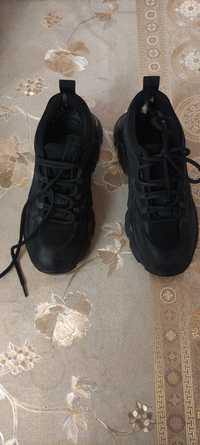 Черная обувь с платформой