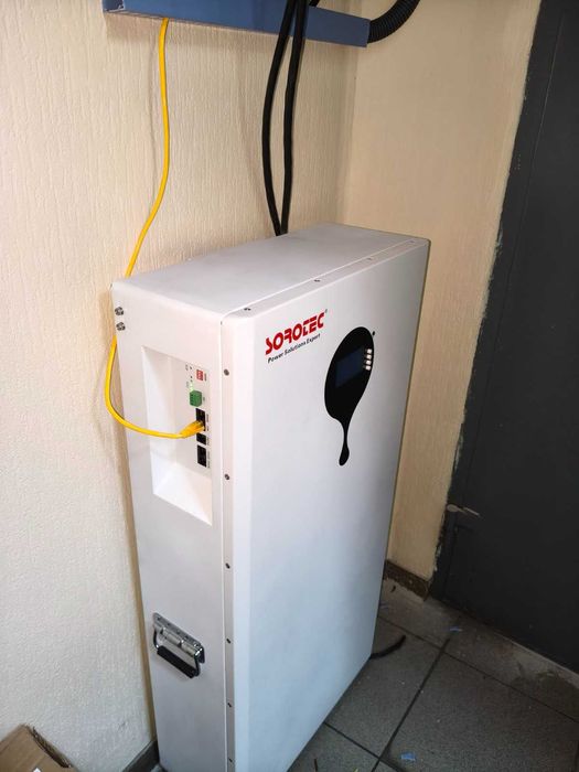 Гібридний інвертор Deye SUN-6k-SG05LP1-EU 6 кВт