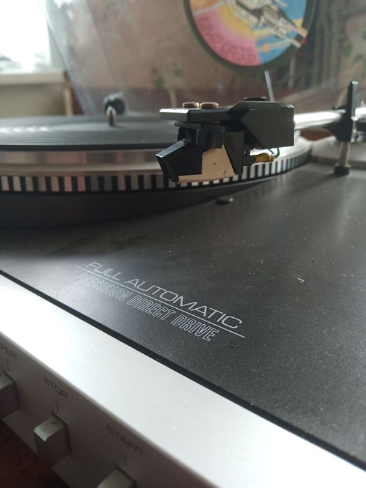 Проигрыватель винила.