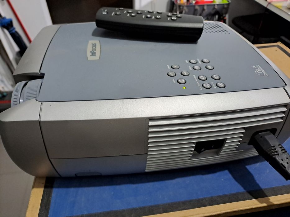 Projetor Vídeo Infocus X2 2000:1 de contraste. 2000 Lúmenes Até 9.8m