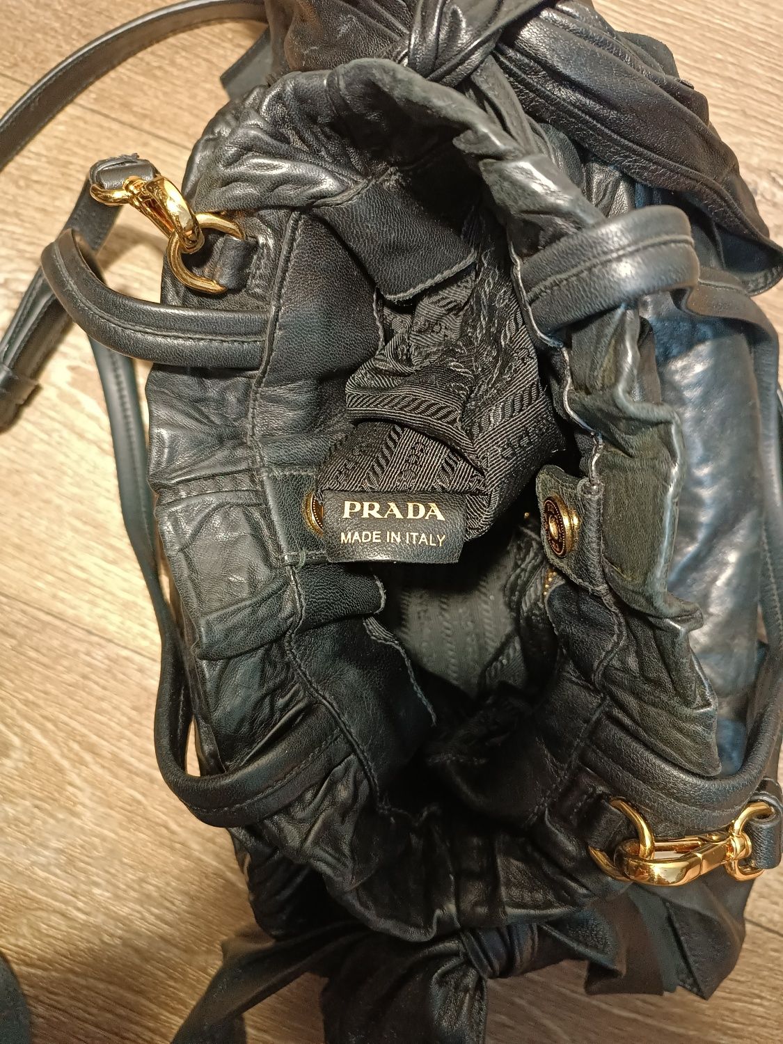 Вінтажна сумка Prada з натуральної шкіри – модель Bow Shoulder Bag