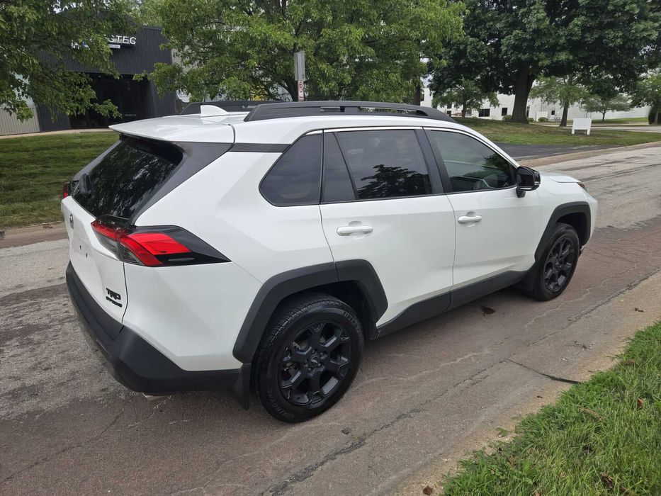 Toyota RAV4      2021