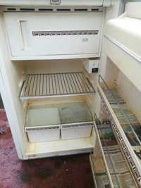 Продам холодильник полюс рабочие состояние 1200гр