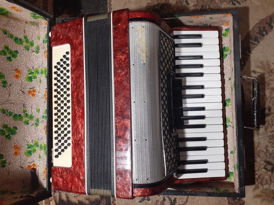 Продам аккордеон