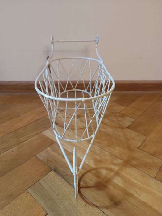 Donice/ strelaż metalowy na kawiaty doniczkowe