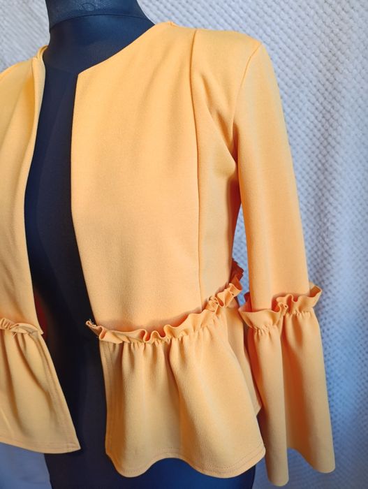 Pomarańczowa narzutka żakiecik