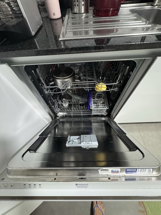 Maquina lava loiça Ariston