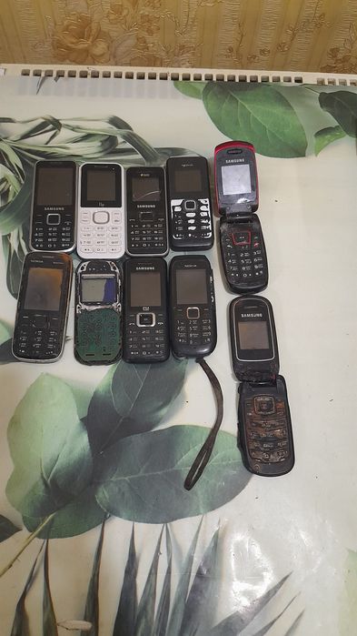 Телефони на запчастини