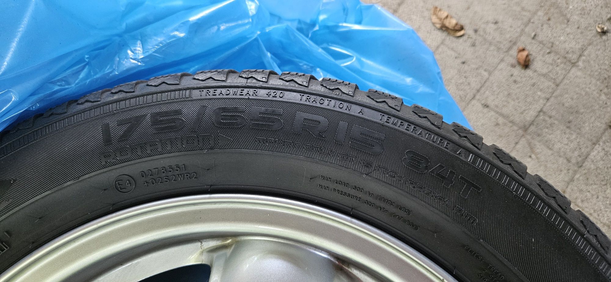 Felgi aluminiowe 15  opony zimowe nokian WRD4 175/65/15 do Mini i nnyc