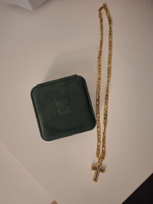 Crucifixo colar banhado ouro Art Gallery