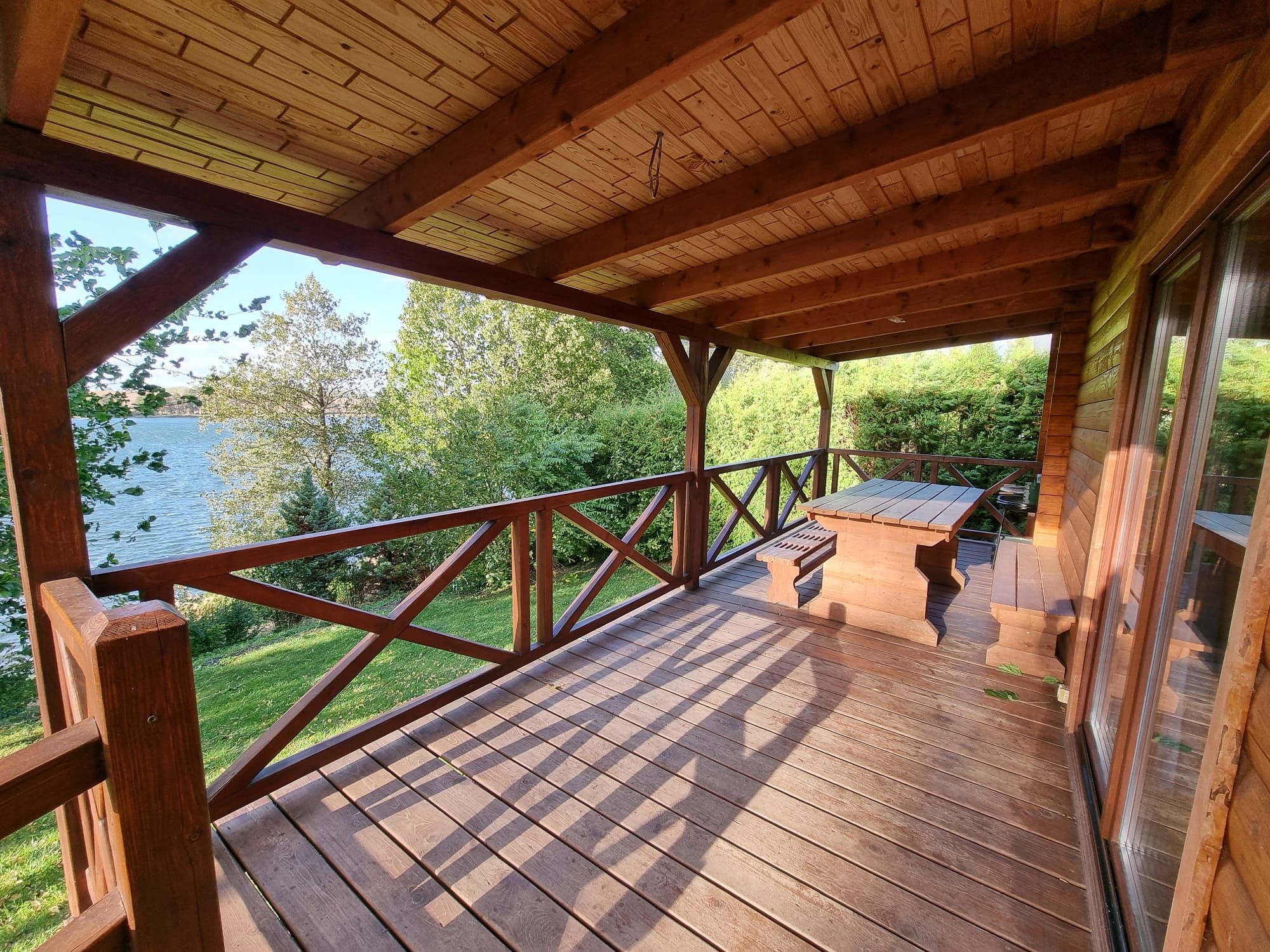 Domek nad jeziorem  na Mazurach Caloroczny Kominek linia brzegowa