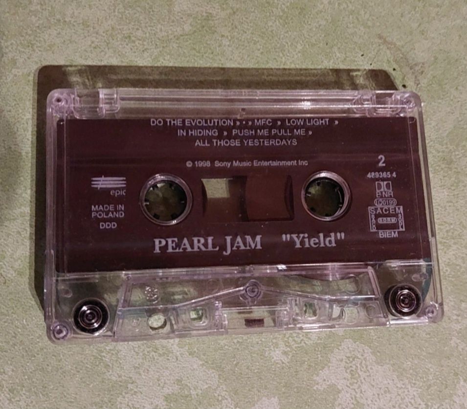 Kaseta zespół Pearl Jam,  album Yield