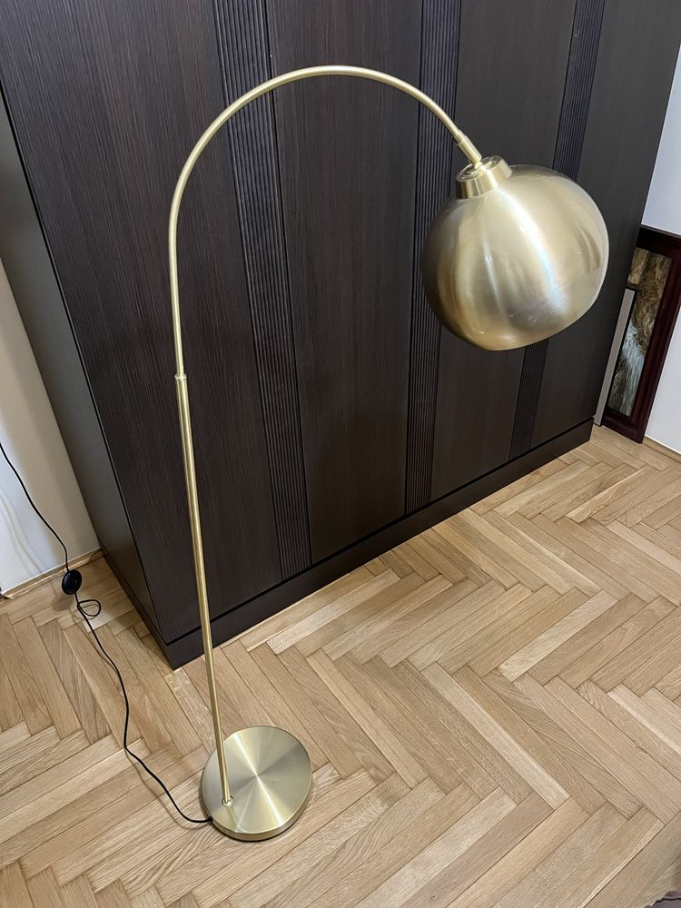 Lampa stojąca łukowa