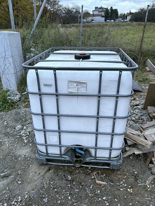 mauzer 1000l czysty na wode metalowy