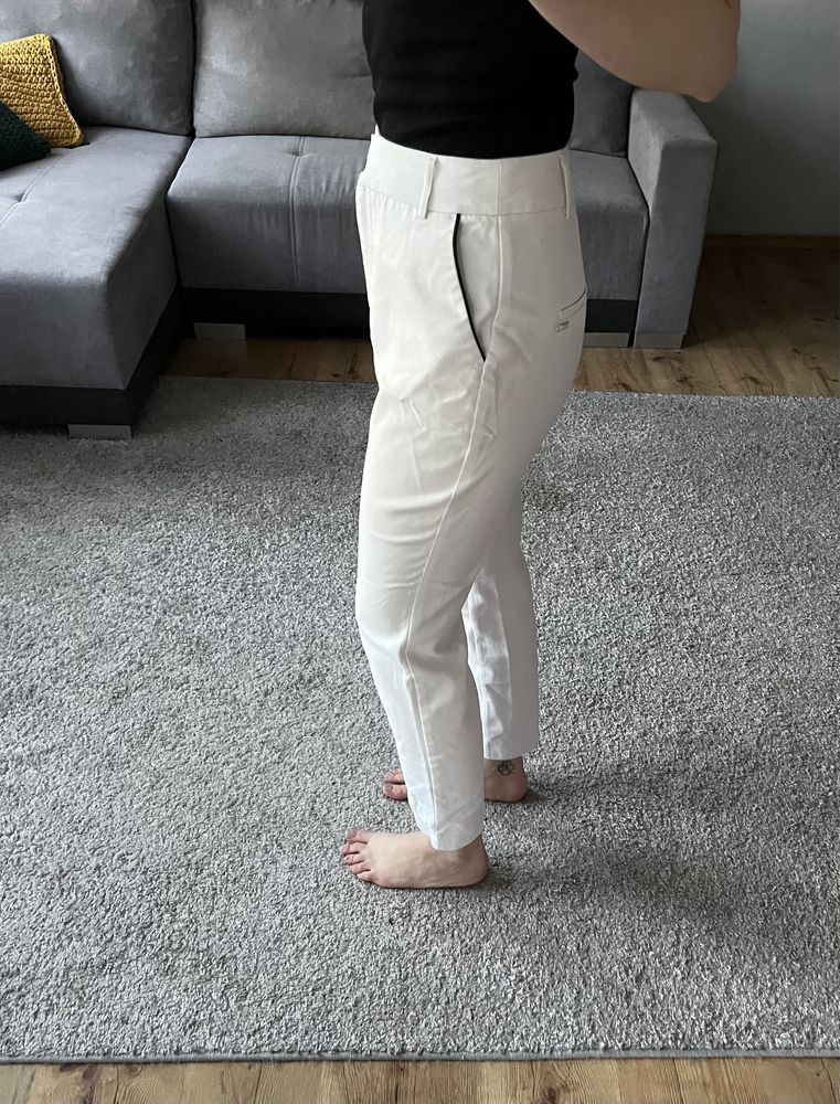 Damskie białe spodnie r.36 Mohito
