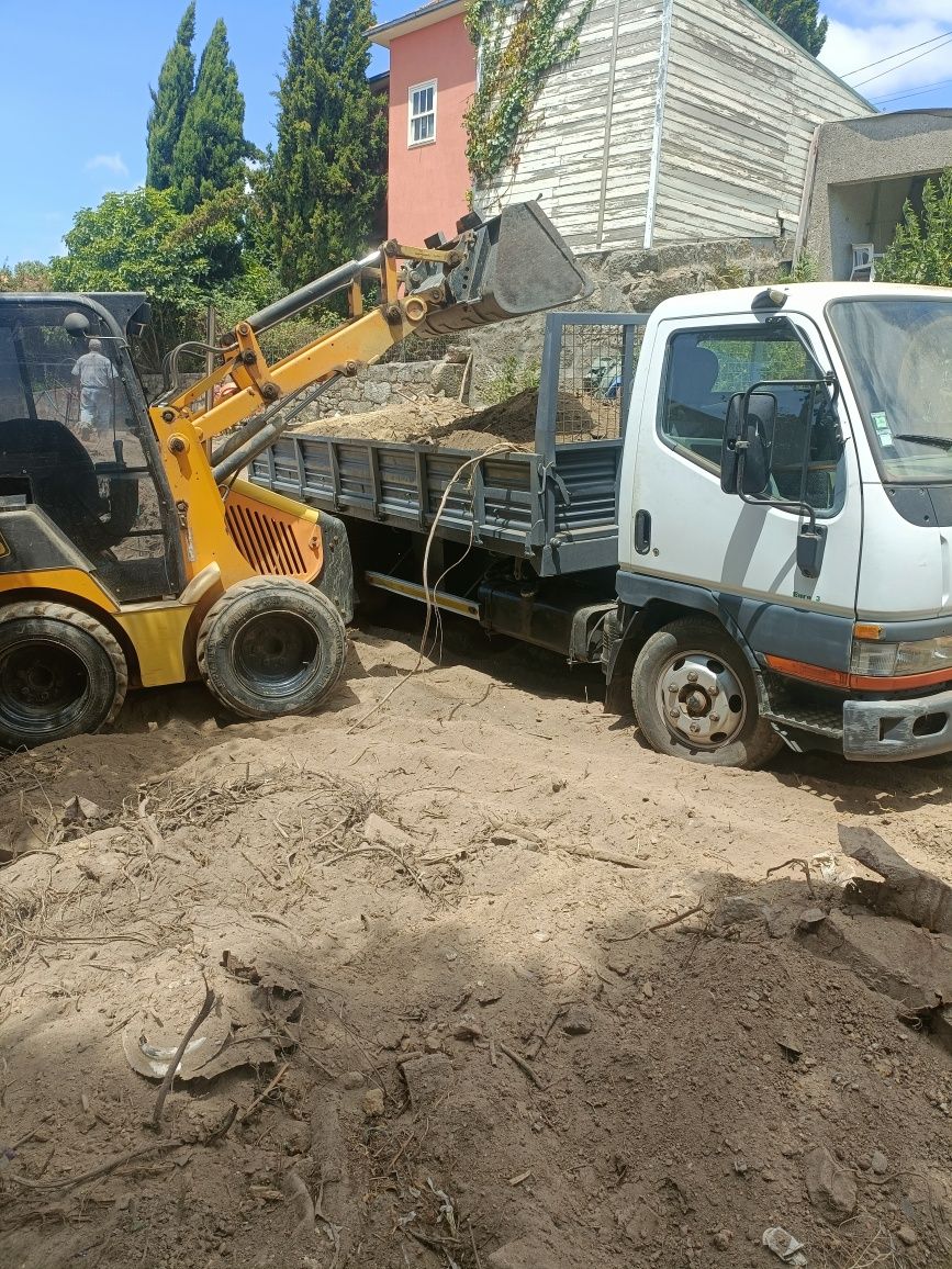 Serviço (aluguer) mini e  retroescavadora