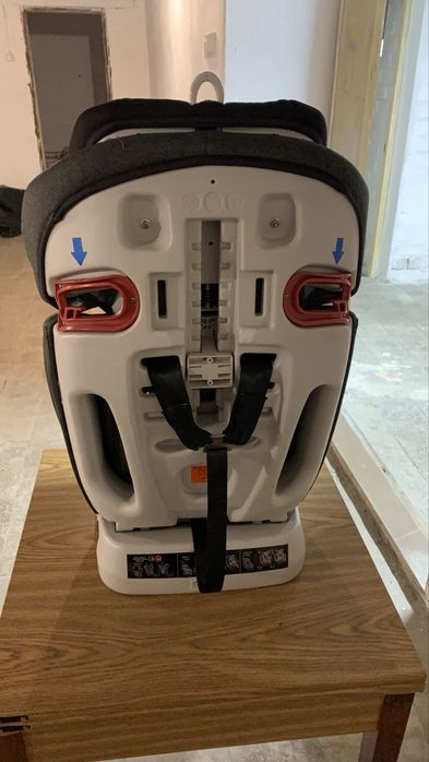 Дитяче автомобільне крісло