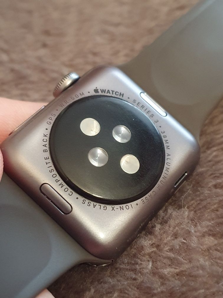 Годинник Apple Watch 3 в дуже хорошому стані
