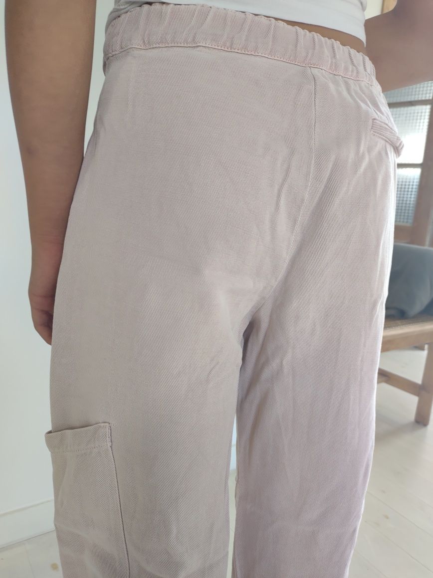 Jasnoróżowe spodnie Zara z kieszeniami